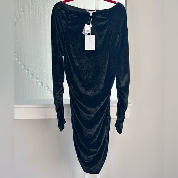 Wayf Ruched velvet dresss - Picture 4 of 8